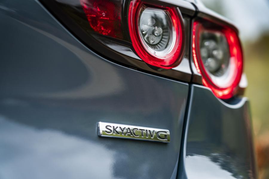 Детали экстерьера Mazda3 Skyactiv-G GT Sport Hatchback 2019 года  (UK) (фото 48 из 83)